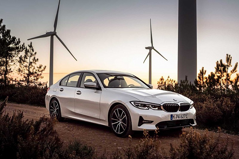 BMW представила гібридну версію нової 3 Series