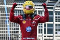 Hamilton calla a sus cr&iacute;ticos con una victoria al sprint en China