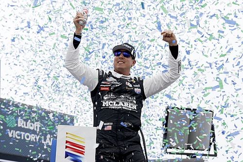 Kyle Busch gana en un ca&oacute;tico final en Talladega