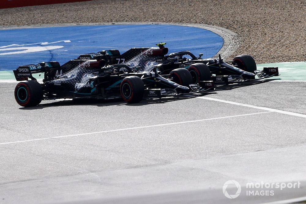 Lewis Hamilton, Mercedes F1 W11, battles with Valtteri Bottas, Mercedes F1 W11, for the lead at the start