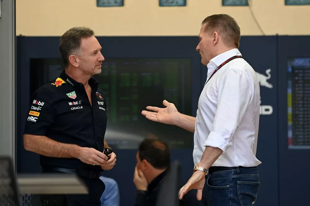 Christian Horner, Team Principal, Red Bull Racing avec Jos Verstappen