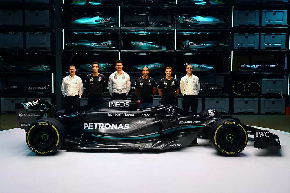 Lewis Hamilton, George Russell, Mick Schumacher, Mercedes Reserve Driver, Toto Wolff, Mercedes F1 Team Team Principal and CEO, Mercedes W14