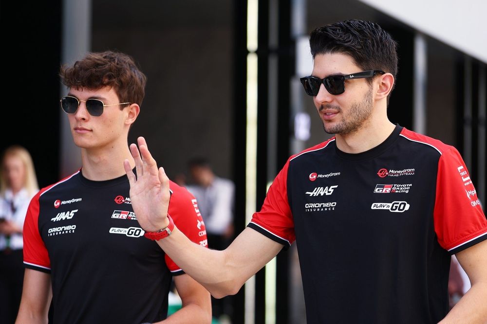 Esteban Ocon, Haas F1 Team, Oliver Bearman, Haas F1 Team