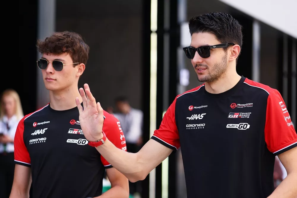 Esteban Ocon, Haas F1 Team, Oliver Bearman, Haas F1 Team