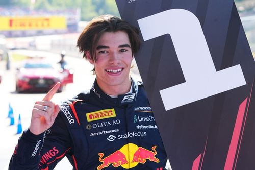 F3 Silverstone: Tsolov contin&uacute;a con su gran racha; Mari Boya 4&ordm; en casa de Aston