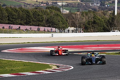 Hamilton : "Je pense que Ferrari bluffe"