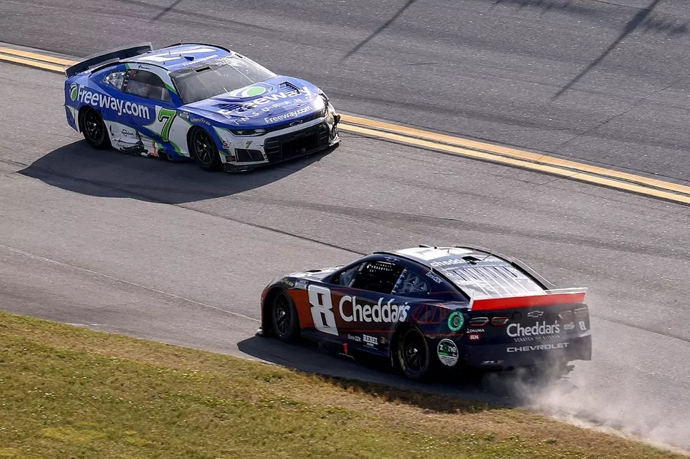 Daniel Su&aacute;rez, Spire Motorsports, Kyle Busch, Richard Childress Racing