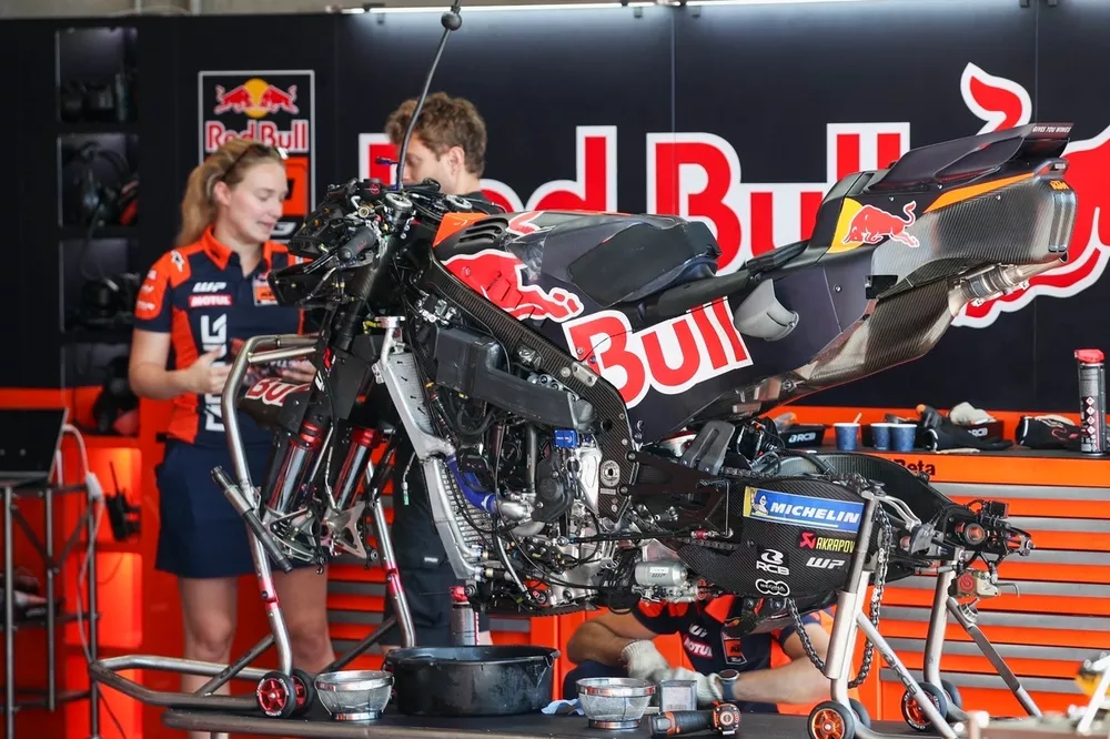 KTM、今季トラブル発生のエンジン修理を実施。原因はバルブだった？