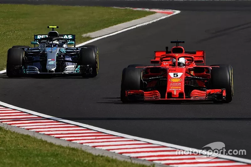 Sebastian Vettel, Ferrari SF71H en Valtteri Bottas, Mercedes-AMG F1 W09
