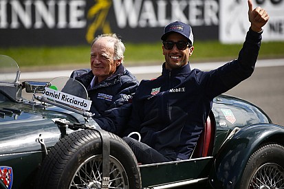 Horner confirma que Ricciardo terá motor novo na Itália