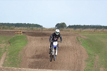 Video: Van der Mark proeft van motorcross met Yamaha