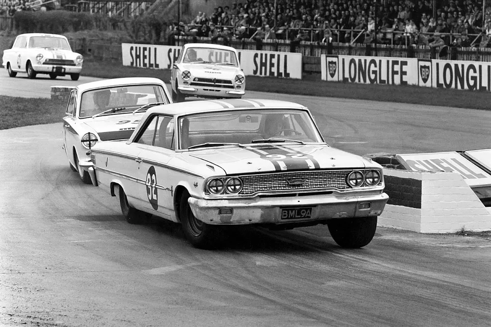 Jack Sears, Ford Galaxie leads a trio of Lotus Ford Cortina MkI's