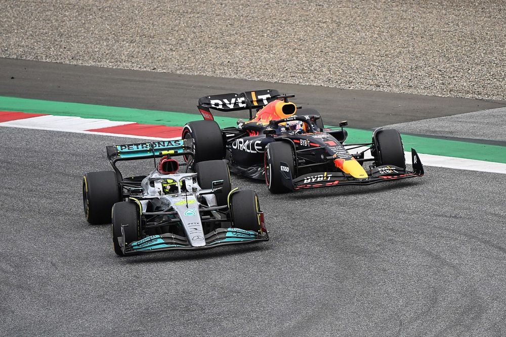 Lewis Hamilton, Mercedes W13, Max Verstappen, Red Bull Racing RB18