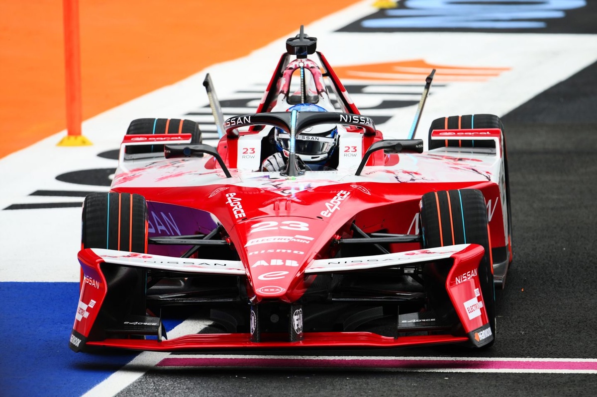 ボディ　フォーミュラE 日産のローランドが今季初勝利！ セーフティカーも味方に上位陣ごぼう