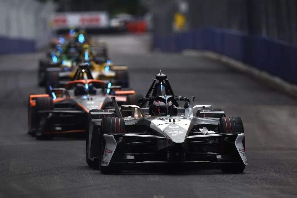 Mitch Evans Jaguar TCS Racing Jaguar TCS Racing Jaguar I-TYPE 7 Sam Bird NEOM McLaren Formula E Team Nissan e-4ORCE 05 