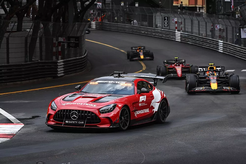 The Safety Car Sergio Perez, Red Bull Racing RB18, Carlos Sainz, Ferrari F1-75,and Max Verstappen, Red Bull Racing RB18