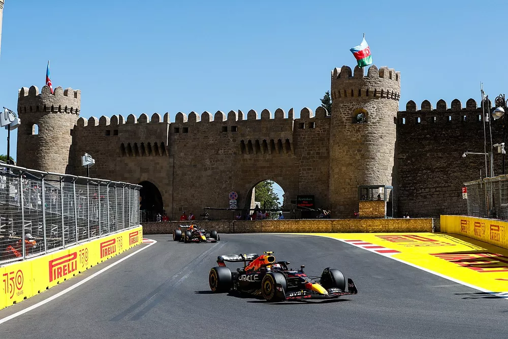 Sergio Perez, Red Bull Racing RB18, Max Verstappen, Red Bull Racing RB18
