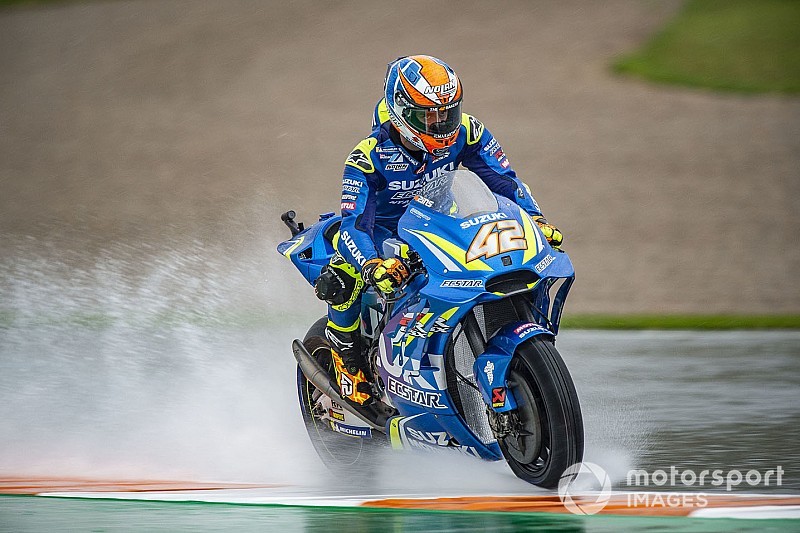 MotoGP, diluvia a Valencia: gara interrotta dopo 14 giri con la bandiera rossa