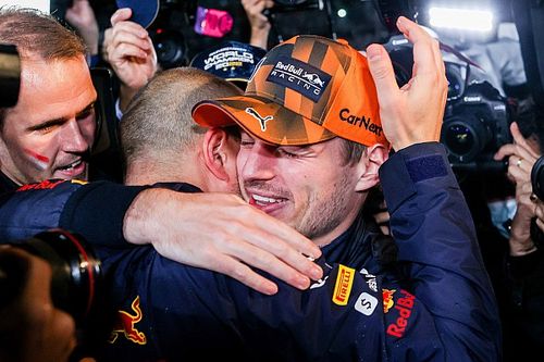 Verstappen y su ingeniero son como "una pareja de ancianos discutiendo"