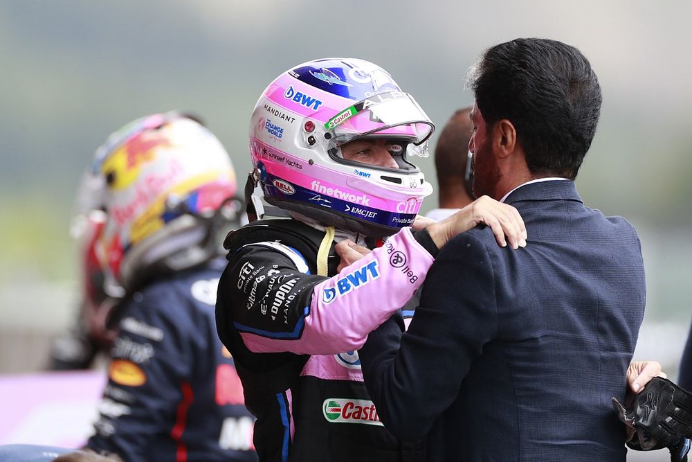 Fernando Alonso, del equipo Alpine F1, con Mohammed bin Sulayem, Presidente de la FIA