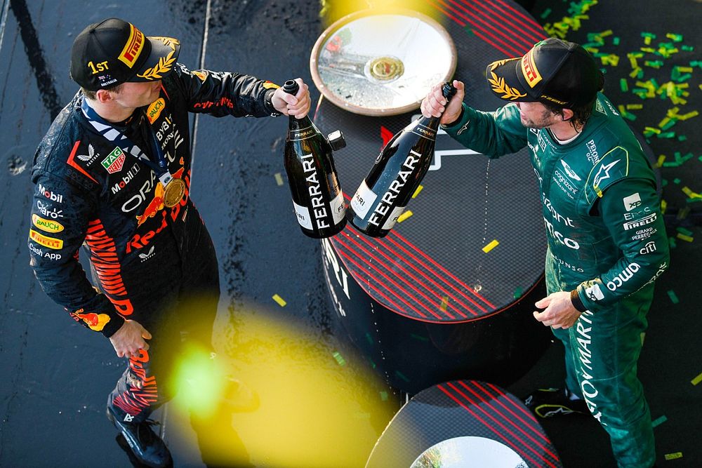 Podio: ganador Max Verstappen, Red Bull Racing, tercer lugar Fernando Alonso, Aston Martin F1 Team