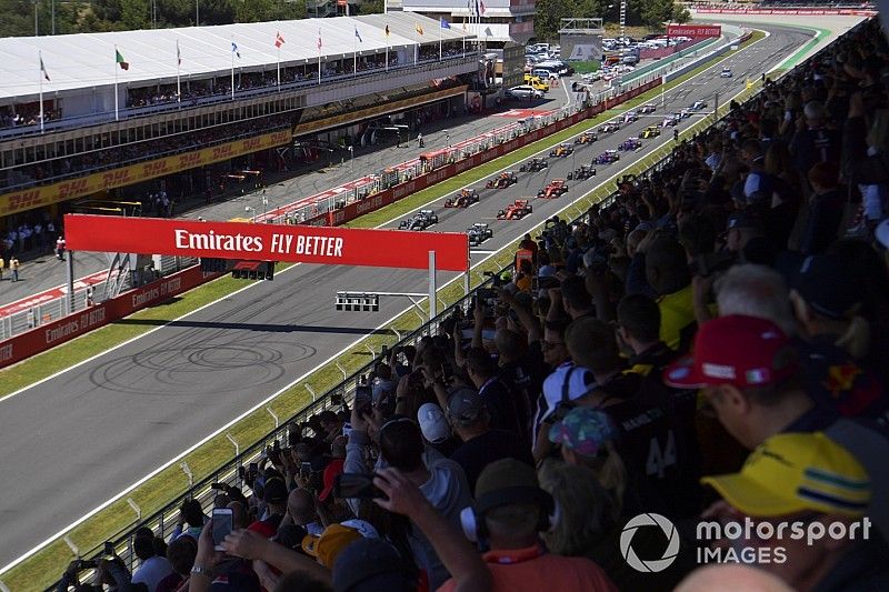 The drivers lineDrivers up ready for the start