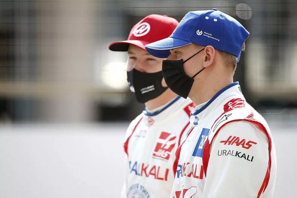 Nikita Mazepin, VF-21 and Mick Schumacher, Haas VF-21 