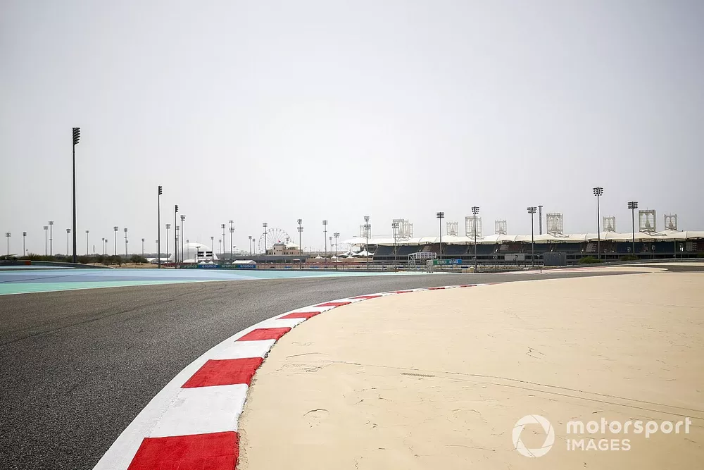 Track kerb
