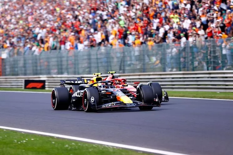 Sergio Perez, Red Bull Racing RB20 battles with Carlos Sainz, Ferrari SF-24 