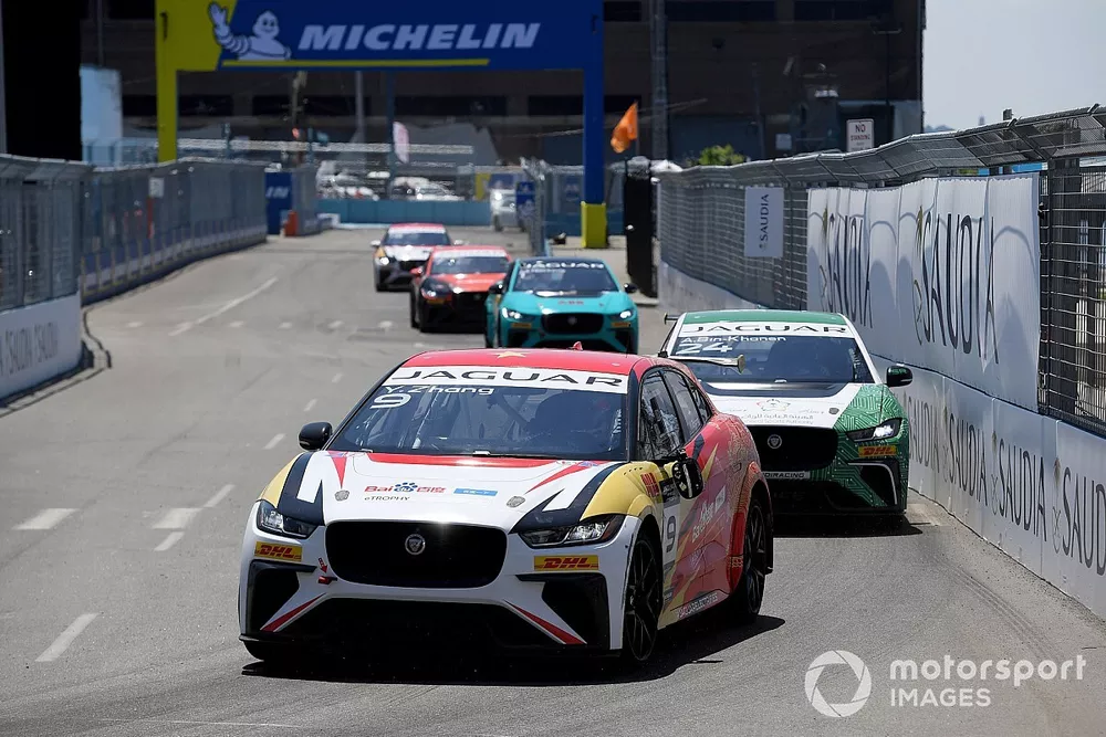 Yaqi Zhang, Team China Ahmed Bin Khanen, Saudi Racing, Mark Hacking, Jaguar VIP car