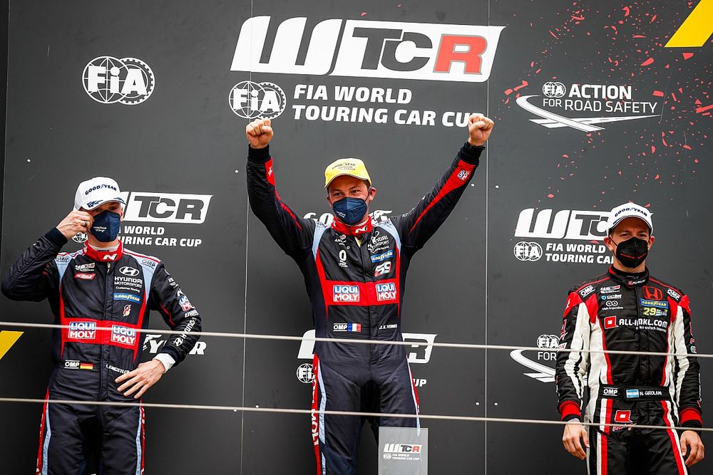 Podium: Race winner Jean-Karl Vernay, Engstler Hyundai N Liqui Moly Racing Team Hyundai Elantra N TCR, second place Luca Engstler, Engstler Hyundai N Liqui Moly Racing Team Hyundai Elantra N TCR, third place Néstor Girolami, ALL-INKL.COM Münnich Motorsport Honda Civic Type R TCR