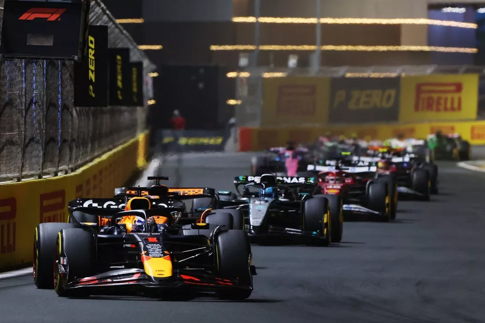 Oscar Piastri, McLaren, Max Verstappen, Red Bull Racing, George Russell, Mercedes