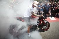 "Si Hamilton quiere probar mi MotoGP, se la doy directamente"