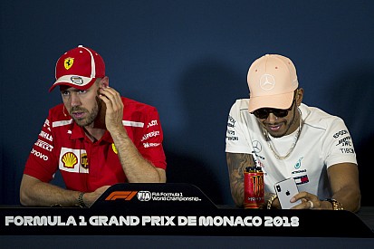 Hamilton ve Vettel, Monaco'da grid kızlarını yeniden görecekleri için mutlu
