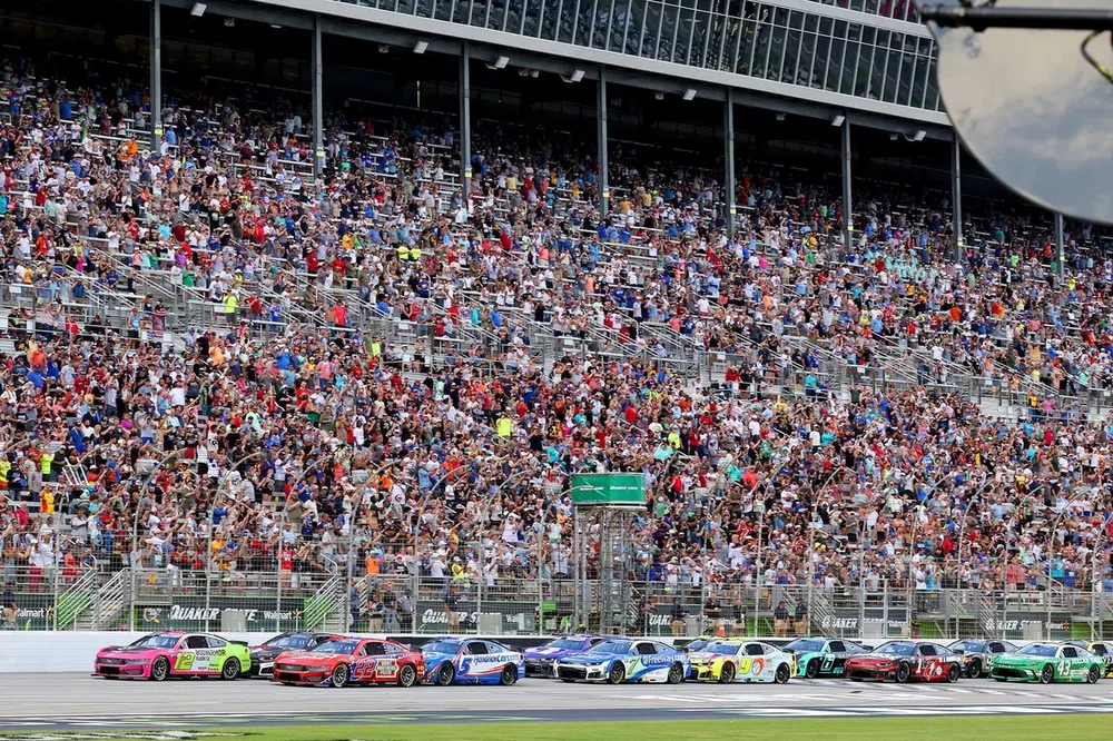 Ryan Blaney, Team Penske, Joey Logano, Team Penske, Kyle Larson, Hendrick Motorsports