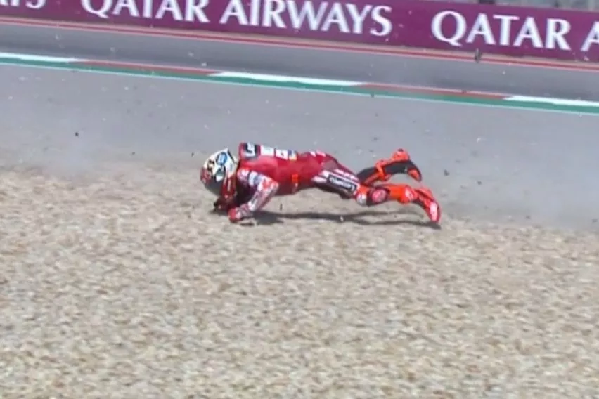La caduta di Marc Márquez nelle FP1 di Austin