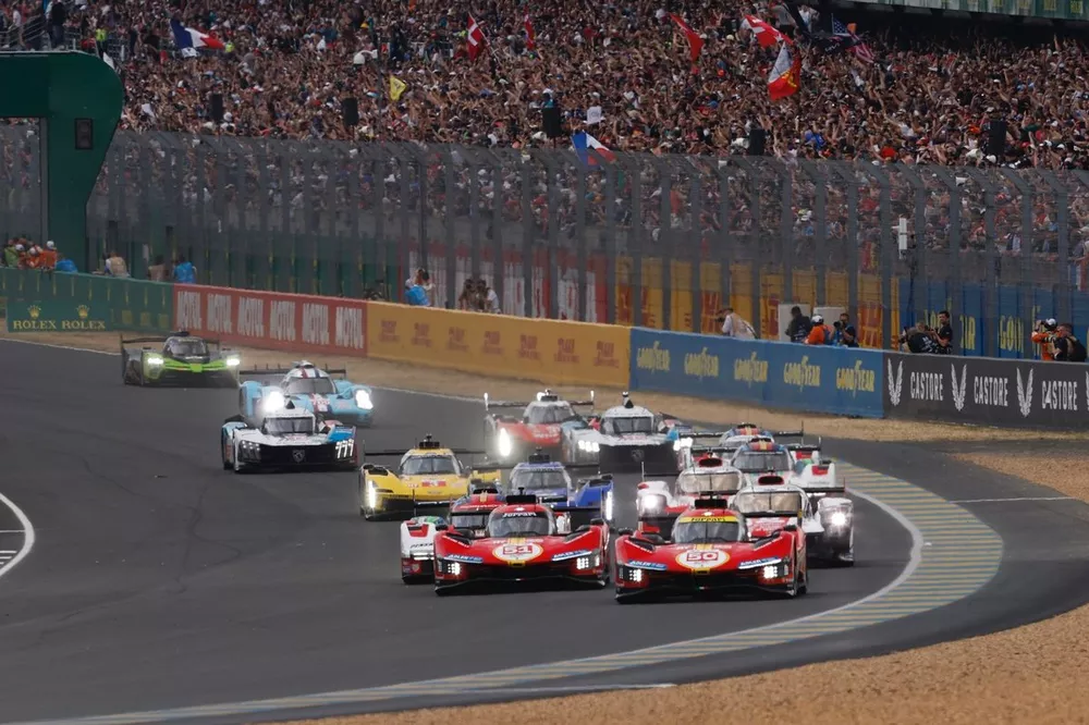De start van de 24 uur van Le Mans 2023