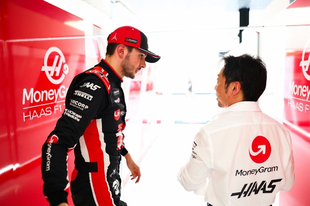 Esteban Ocon, Haas F1 Team, Ayao Komatsu, Haas F1 Team