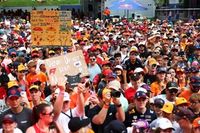 La polic&iacute;a busca al ladr&oacute;n de un volante de un F1 y detuvo a tres Youtubers