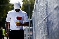 Hamilton vê saga dos modos de motor "divertida", mas questiona motivos para mudança