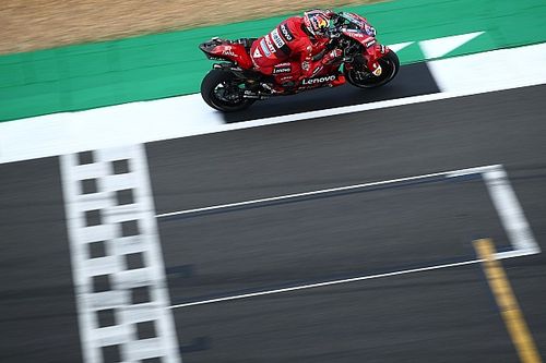 La parrilla de salida del GP de Gran Breta&ntilde;a 2022 de MotoGP en Silvertone