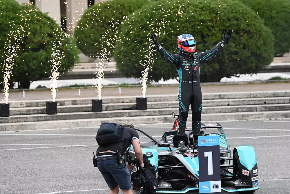 Race winner Mitch Evans, Jaguar Racing celebrates in parc ferme
