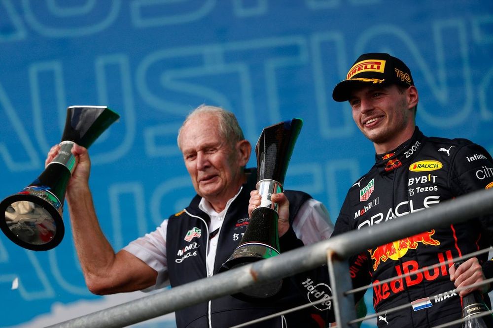 Podio: ganador Max Verstappen, Red Bull Racing, Helmut Marko, Consultor, Red Bull Racing