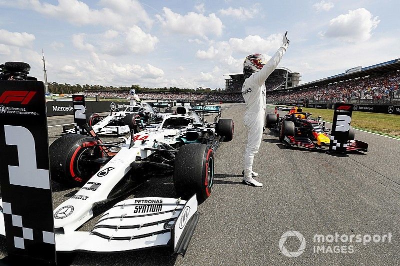 Ganador de la pole Lewis Hamilton, Mercedes AMG F1