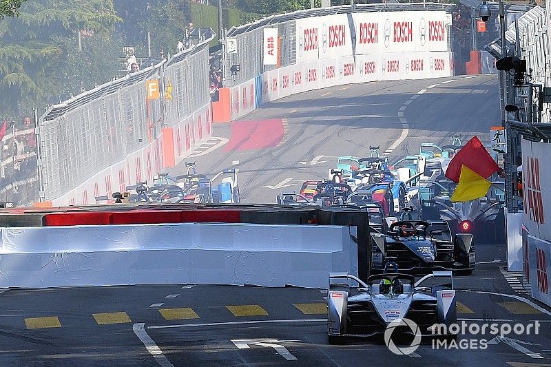 Felipe Massa, Venturi Formula E, Venturi VFE05, recorta la chicane tras el accidente múltiple