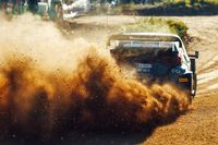 WRC: Ogier mantiene detrás a Tanak y llega líder al domingo en Portugal