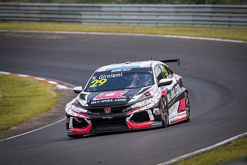 Girolami logra la pole position en Nurburgring