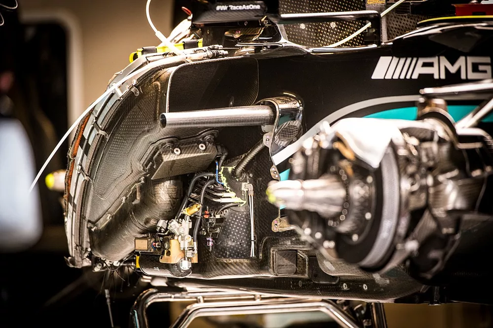Lewis Hamilton, Mercedes W12 engine detail