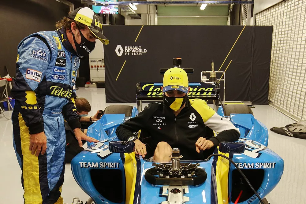 fernando-alonso-renault-f1-tea-1