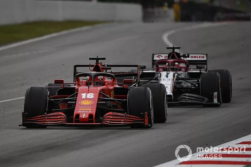 Charles Leclerc, Ferrari SF1000, devant Kimi Raikkonen, Alfa Romeo Racing C39